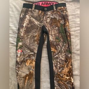 Women’s Under Armour Camo Pants - Size 10